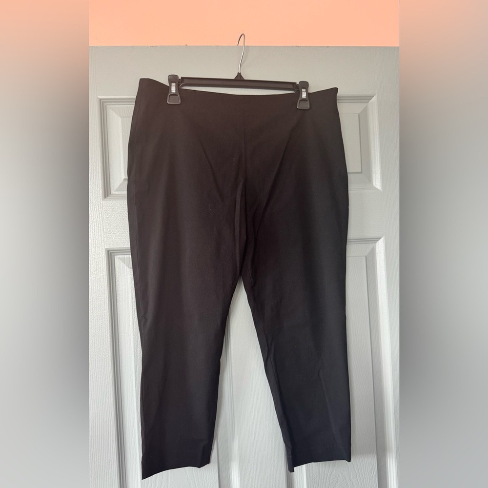 House of CB Black Capris